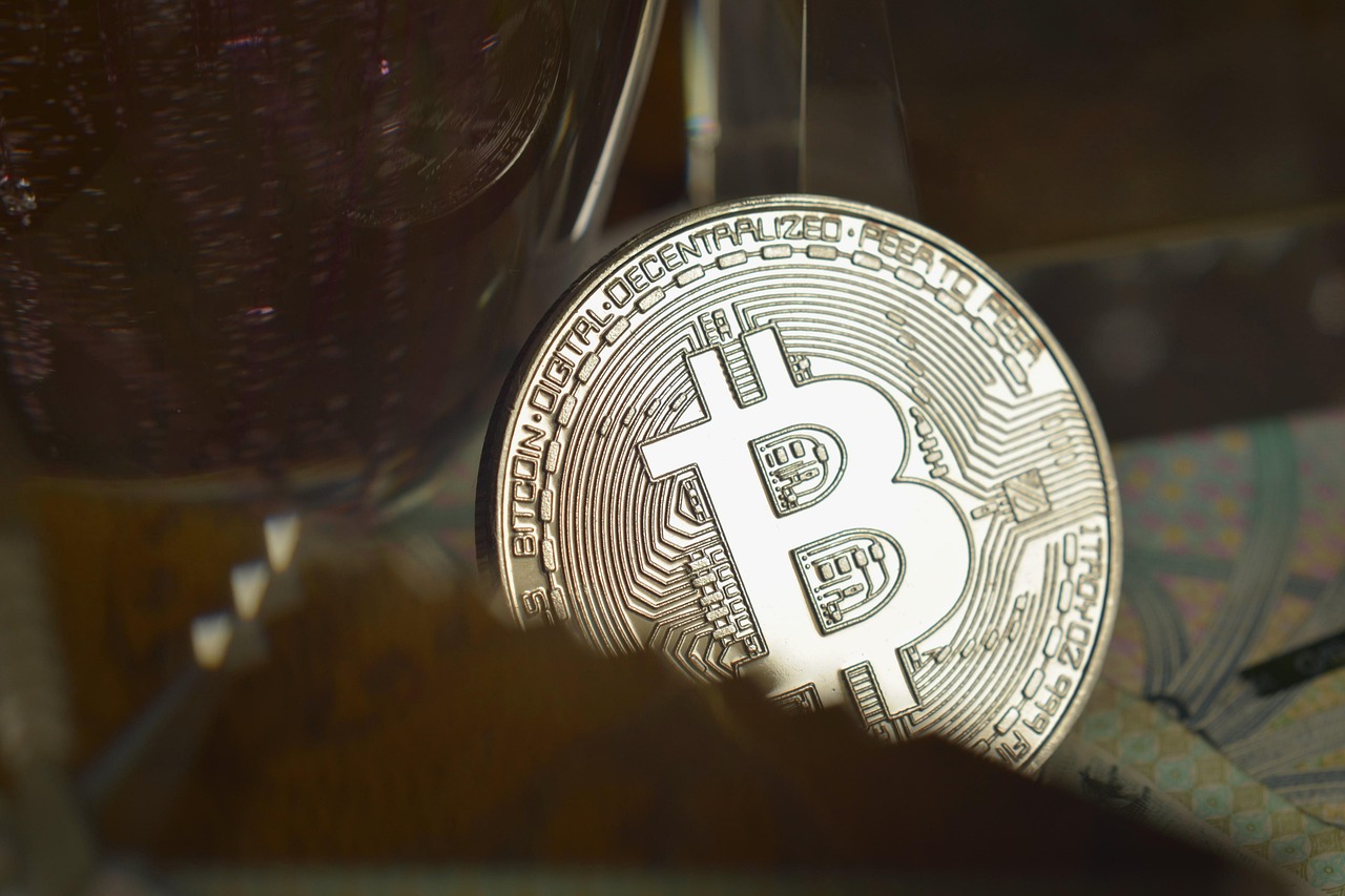 以太坊巨鲸投降！6.5万枚ETH做多仓位昨晚已近全数止损